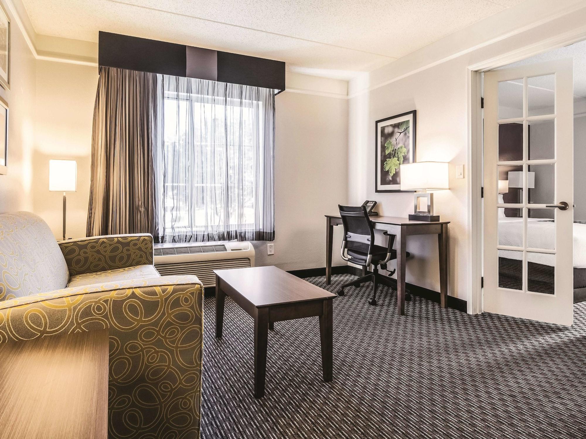 Hotel La Quinta By Wyndham Alexandria Airport Zewnętrze zdjęcie