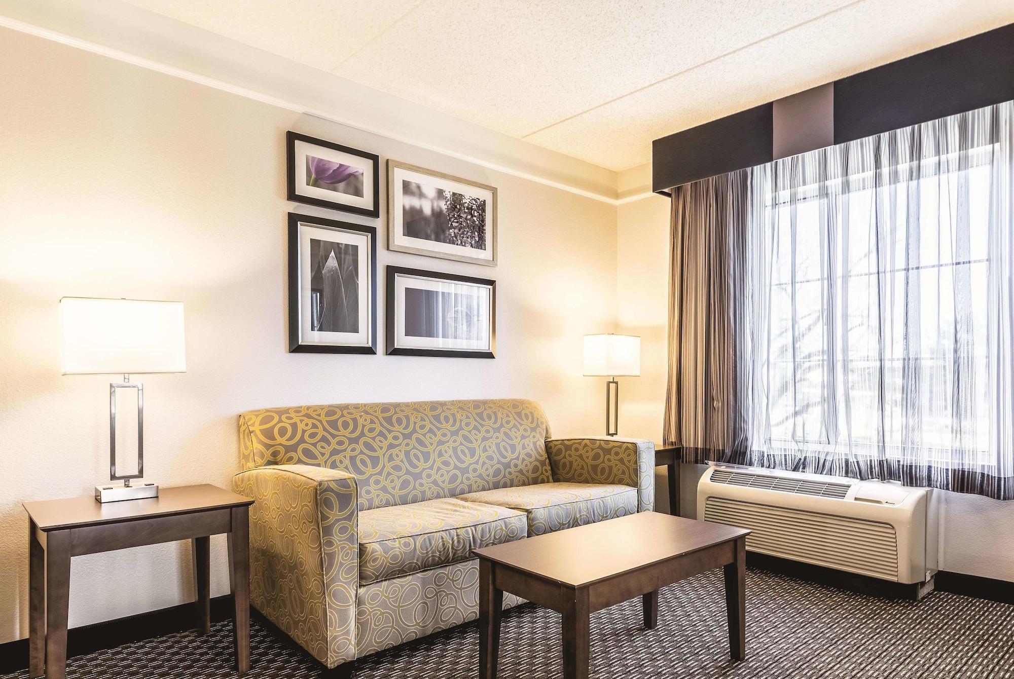 Hotel La Quinta By Wyndham Alexandria Airport Zewnętrze zdjęcie