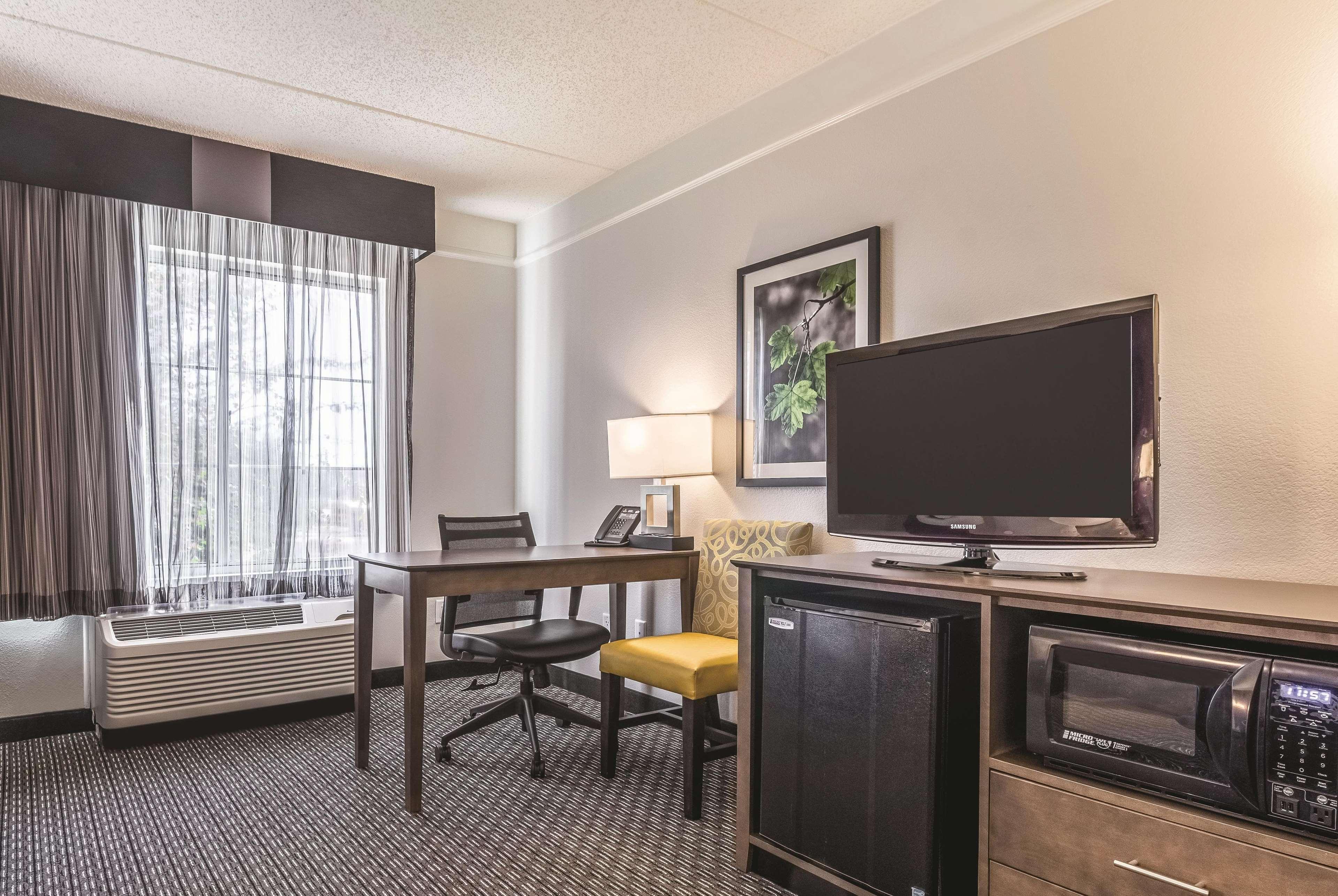 Hotel La Quinta By Wyndham Alexandria Airport Zewnętrze zdjęcie