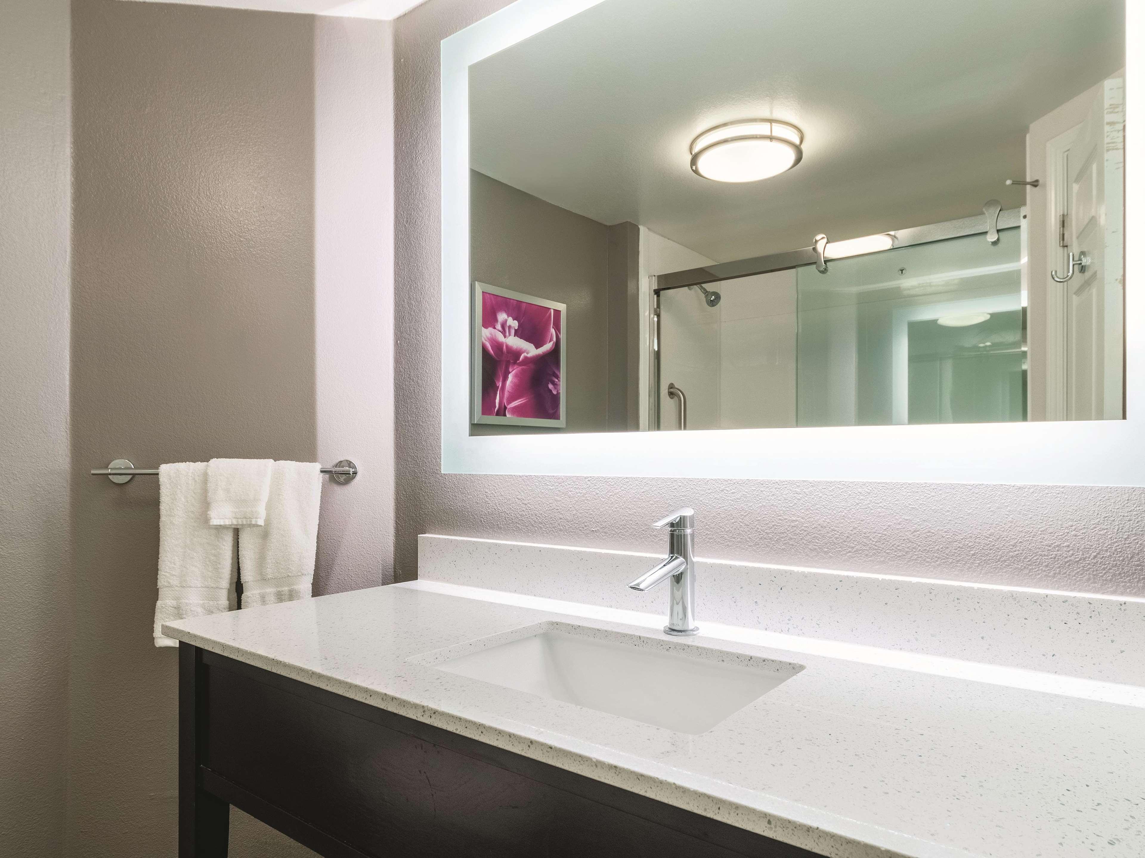 Hotel La Quinta By Wyndham Alexandria Airport Zewnętrze zdjęcie