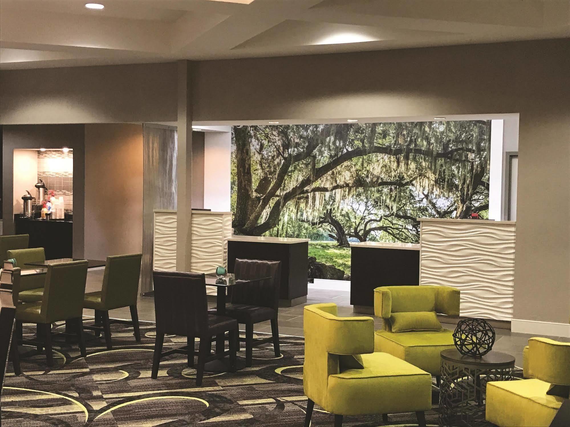 Hotel La Quinta By Wyndham Alexandria Airport Zewnętrze zdjęcie