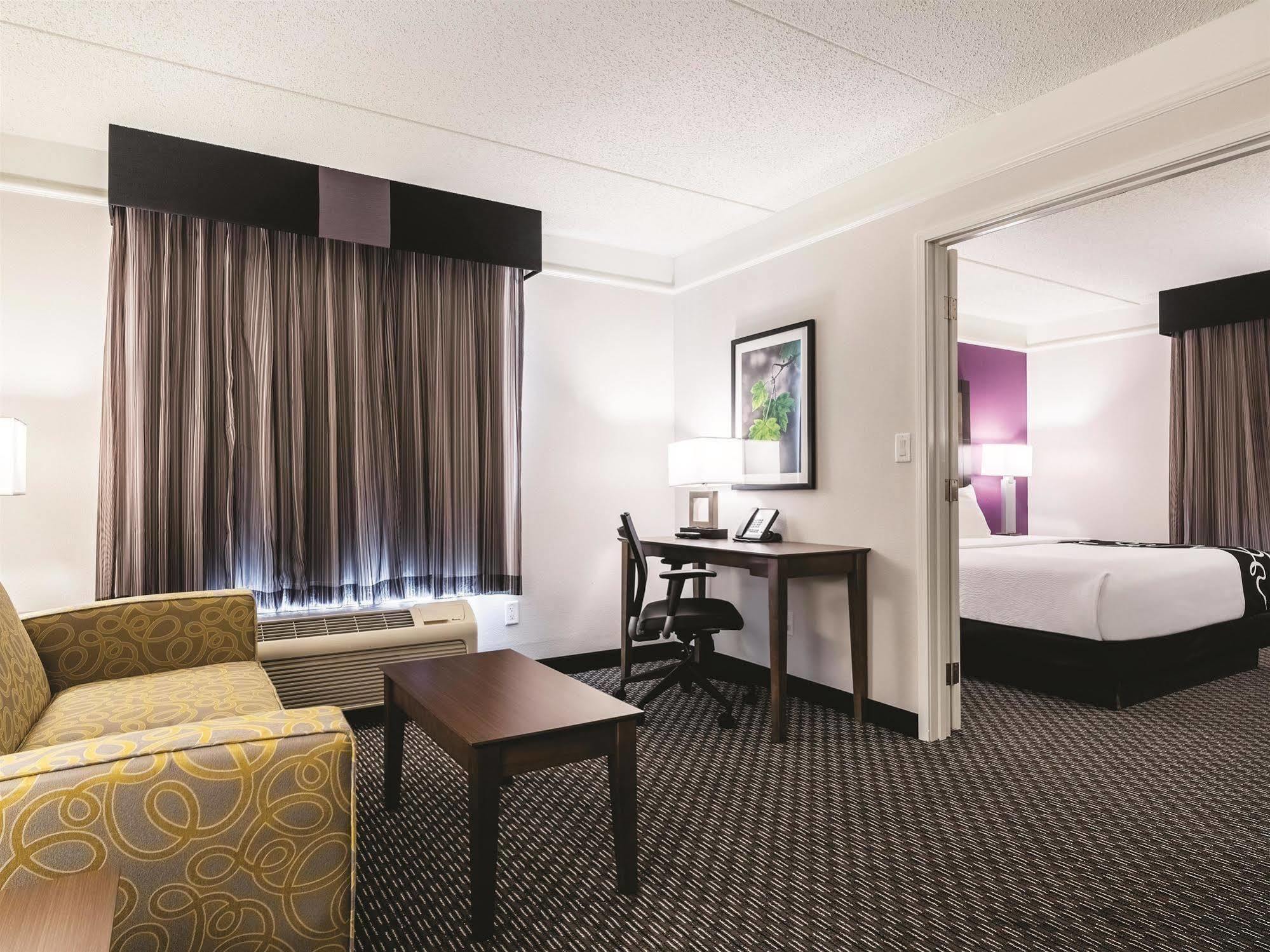 Hotel La Quinta By Wyndham Alexandria Airport Zewnętrze zdjęcie