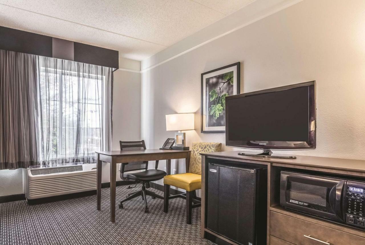 Hotel La Quinta By Wyndham Alexandria Airport Zewnętrze zdjęcie